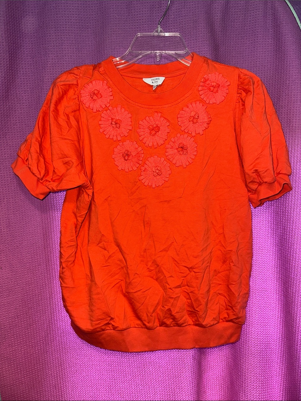 crown & ivy Bright Coral Puff Sleeve Floral Applique Sweatshirt